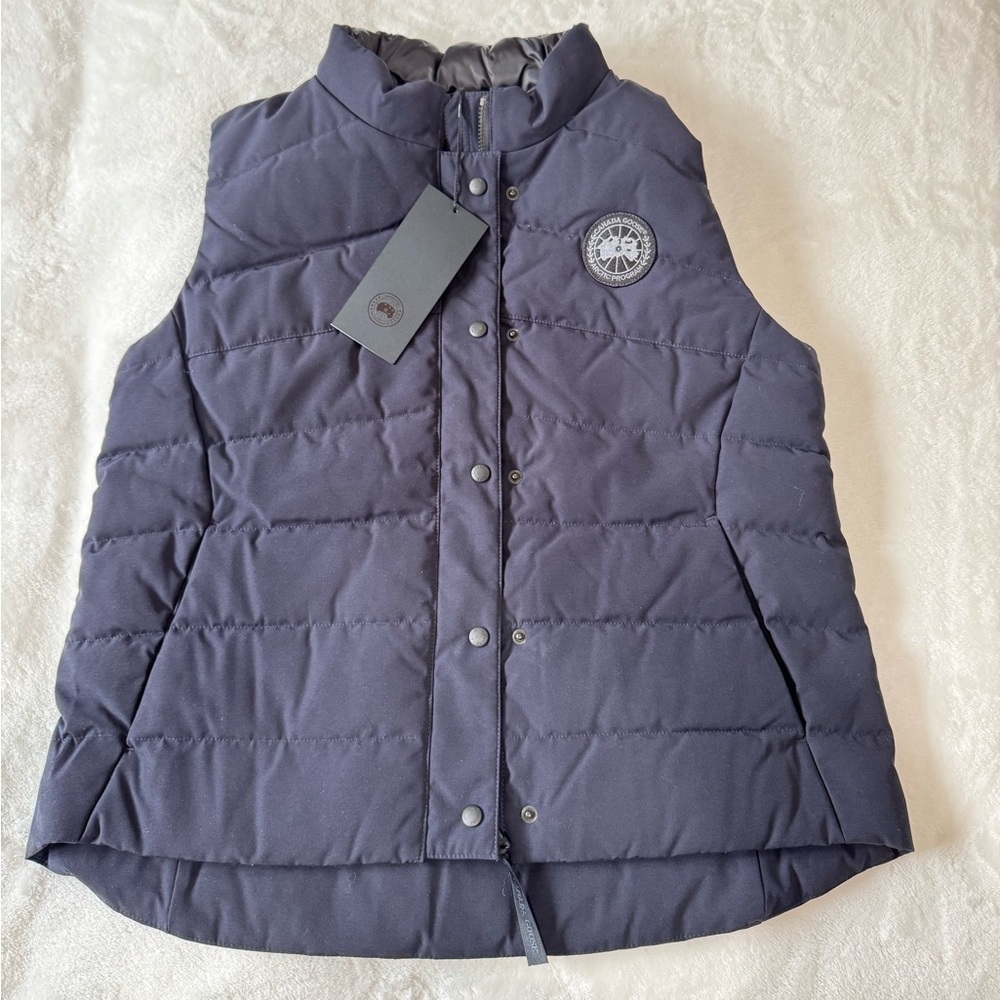 {Canada Goose} Freestyle Vest in Navy